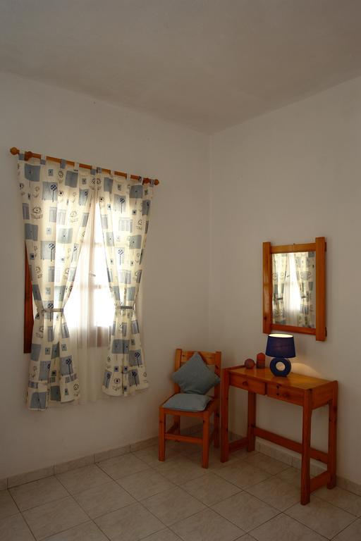 Irene Rooms Folegandros Island Екстер'єр фото