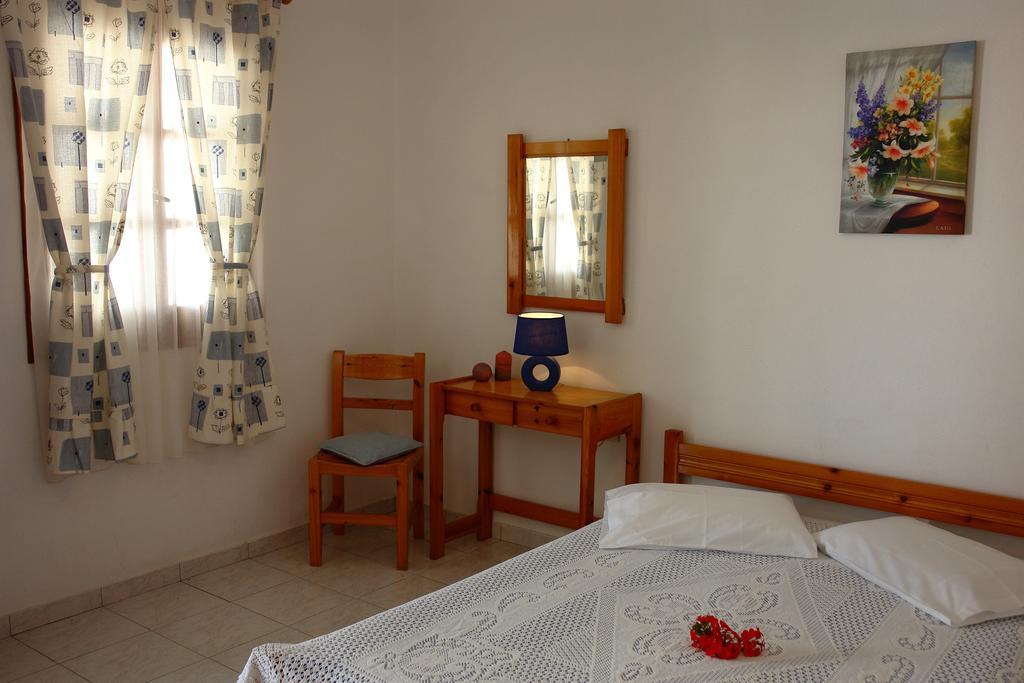 Irene Rooms Folegandros Island Екстер'єр фото