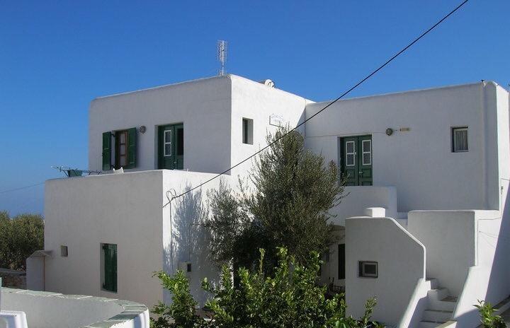Irene Rooms Folegandros Island Екстер'єр фото